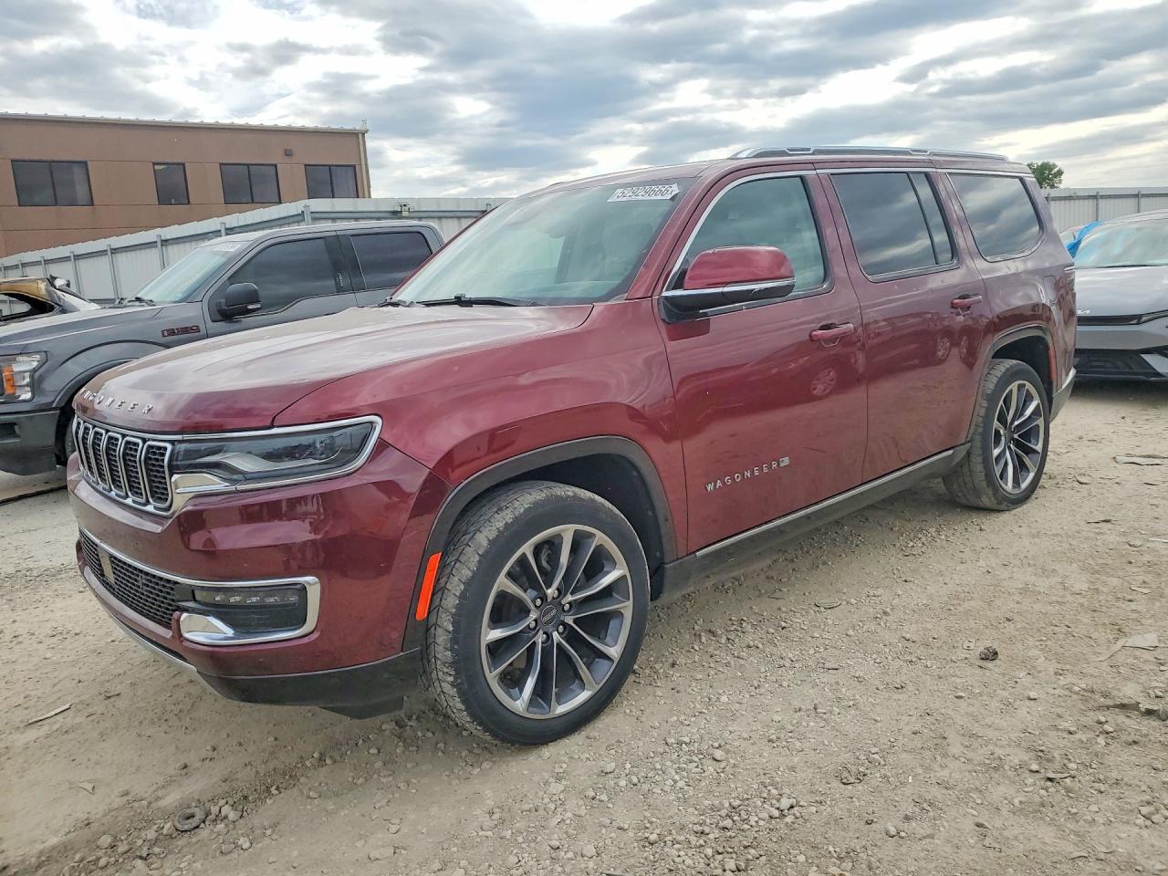 2022 Jeep Wagoneer Series III, VIN 1C4SJVDT5NS119181 — Град