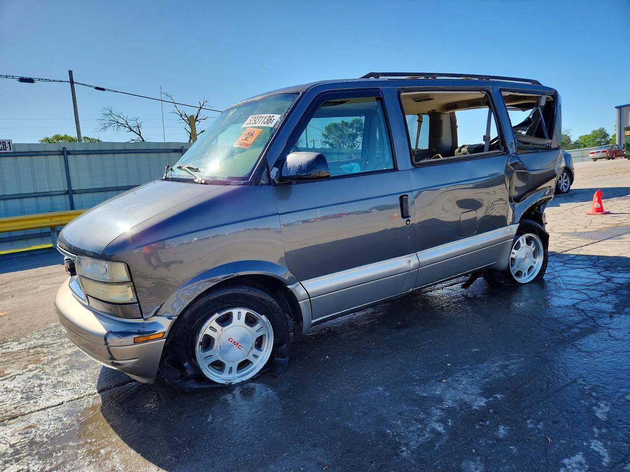 2003 GMC Safari, VIN 1GKDM19X53B511549 — Rear end