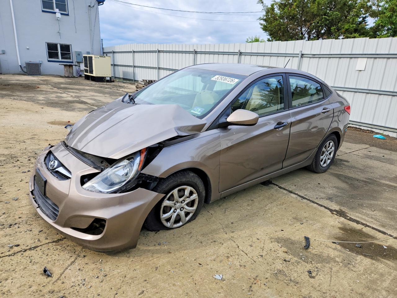 2013 Hyundai Accent GLS, VIN KMHCT4AEXDU345391 — Перед