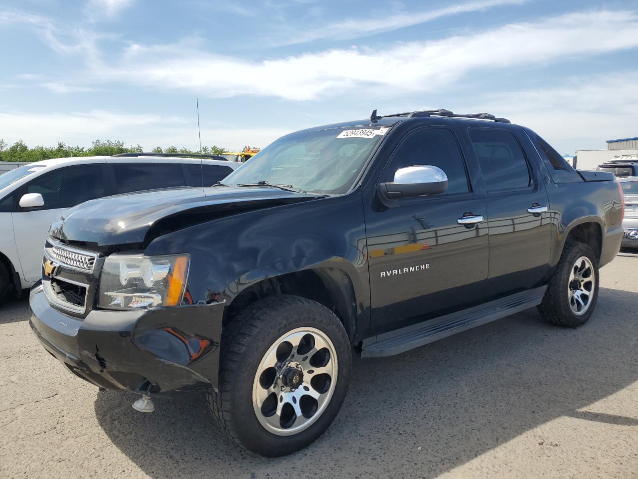 2013 Chevrolet Avalanche LS, VIN 3GNMCEE07DG160304 — Front end