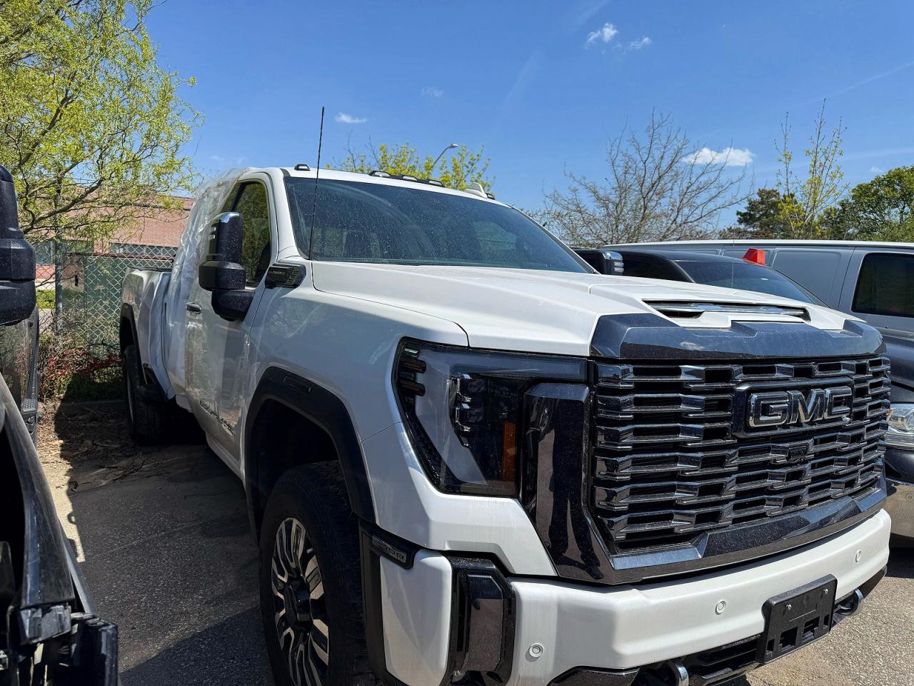 2024 GMC Sierra 2500HD Denali Ultimate, VIN 1GT49XEYXRF395362 — Side