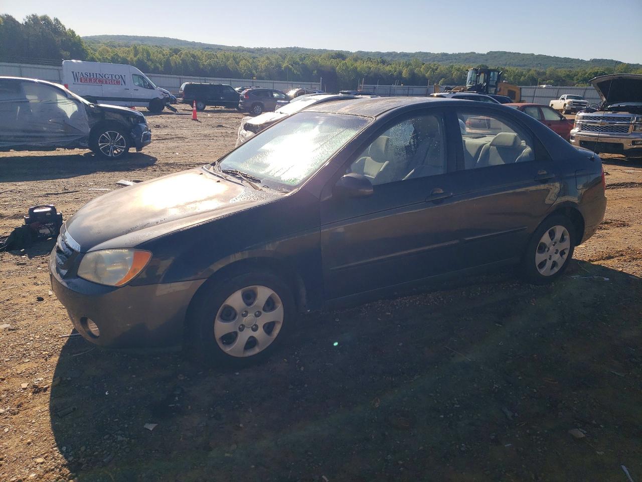 2004 Kia Spectra LX, VIN KNAFE121645035798 — Front end