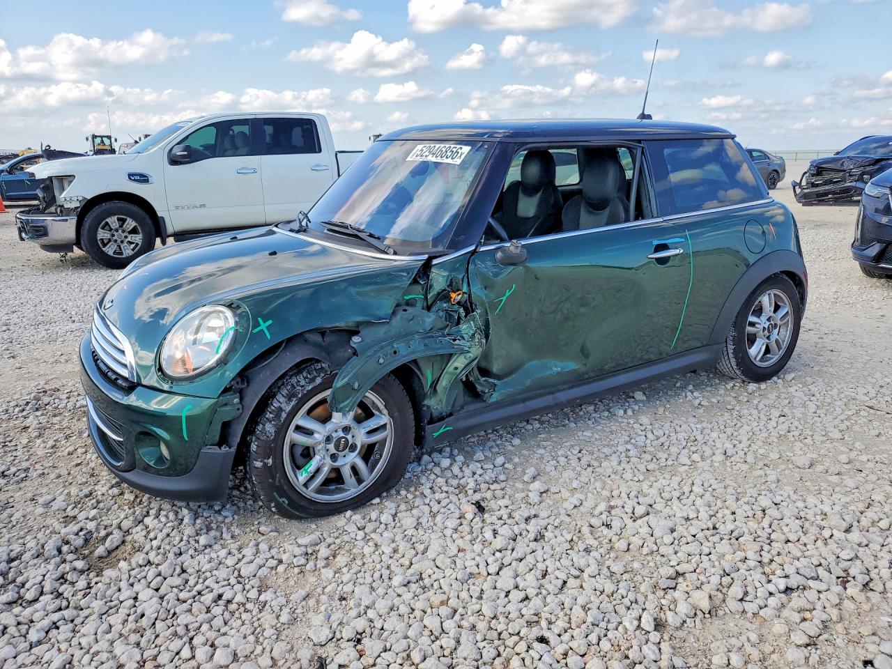 2012 MINI Hardtop, VIN WMWSU3C53CT367643 — Перед