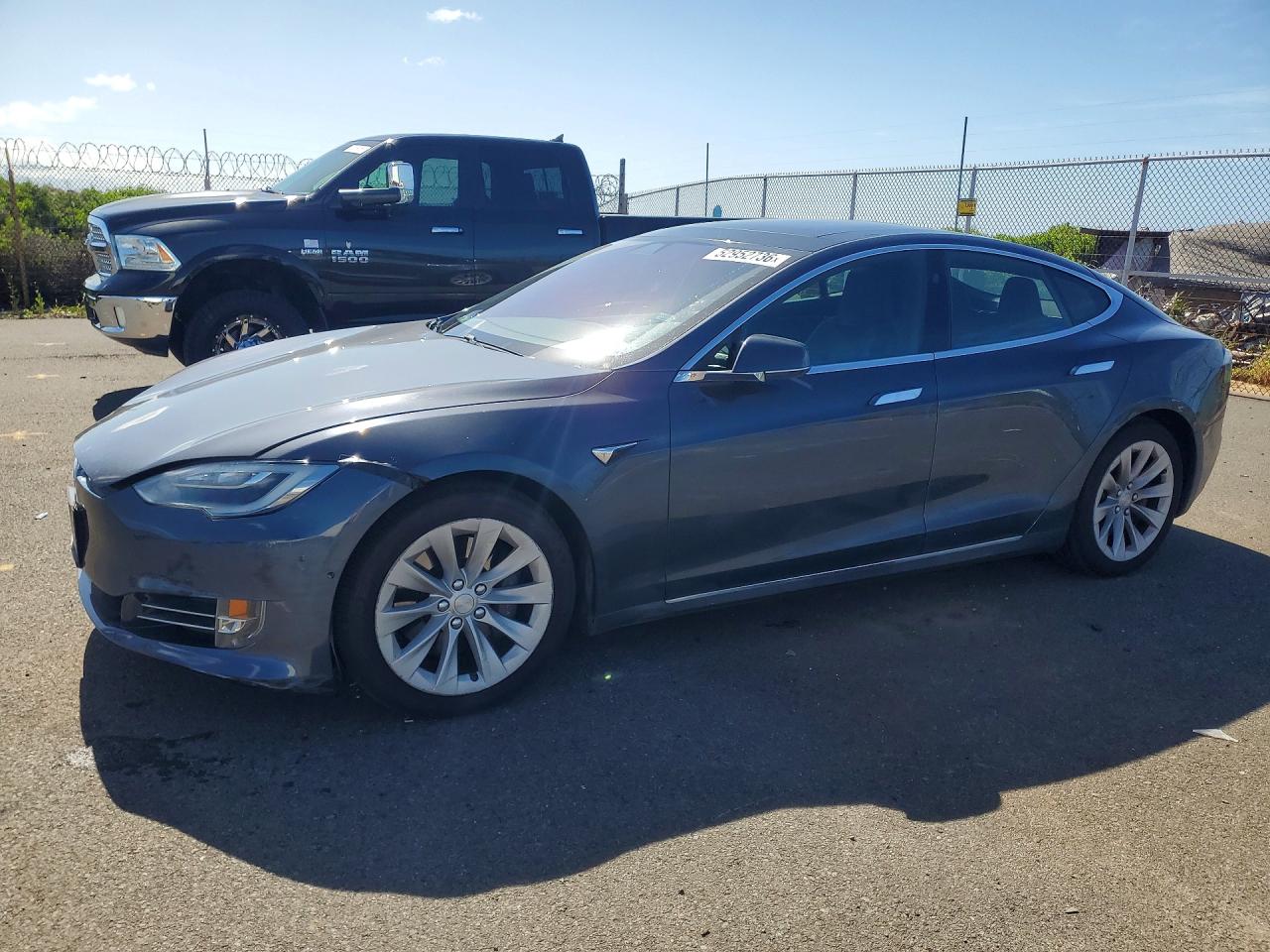 2016 Tesla Model S 90D, VIN 5YJSA1E20GF170330 — Перед