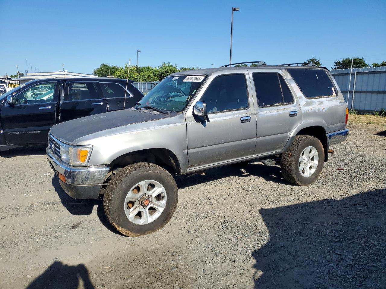 1993 Toyota 4Runner, VIN JT3VN39W8P0127447 — Front end