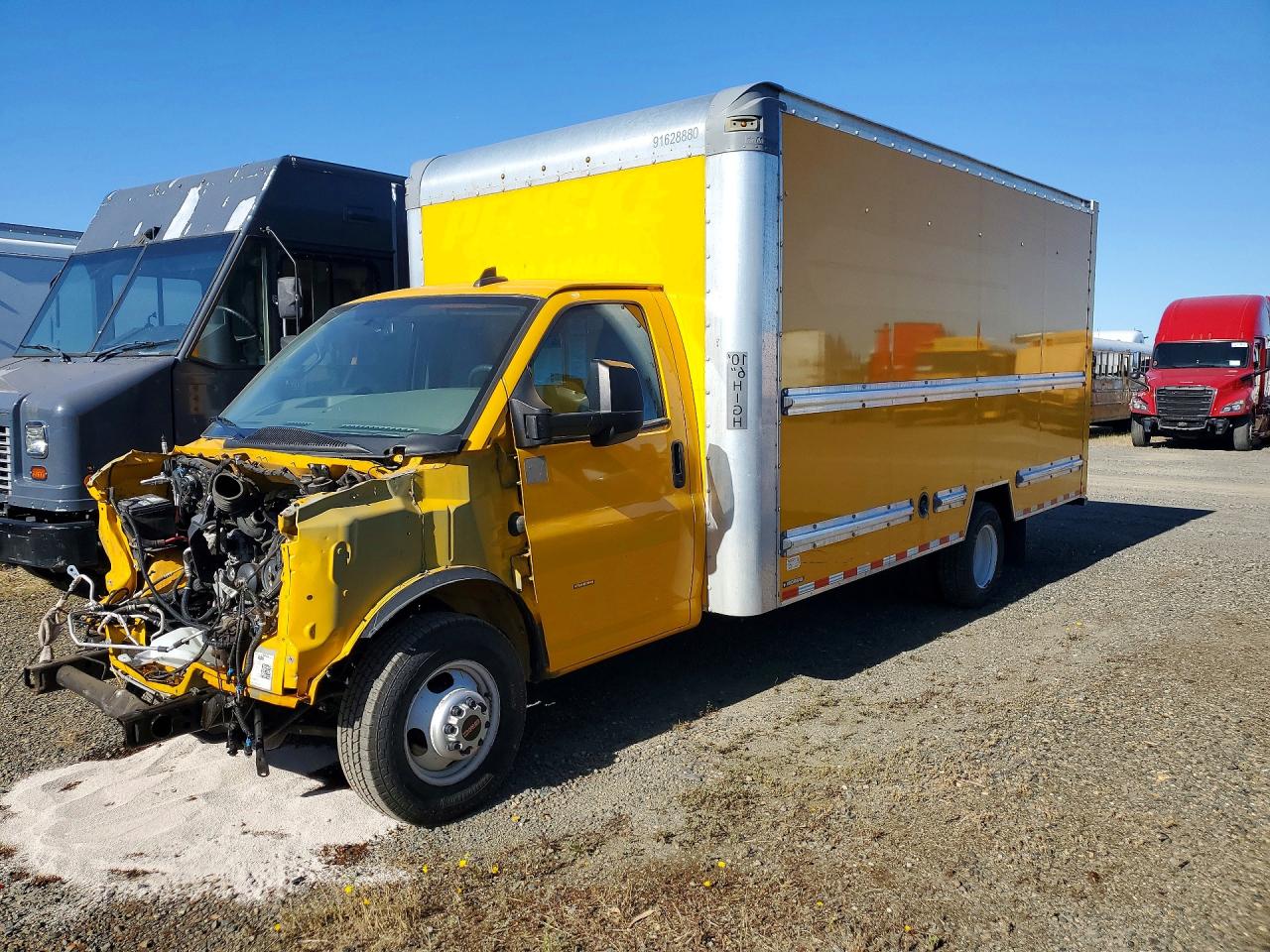 2023 GMC Savana Commercial, VIN 7GZ37TC73PN004093 — Front end