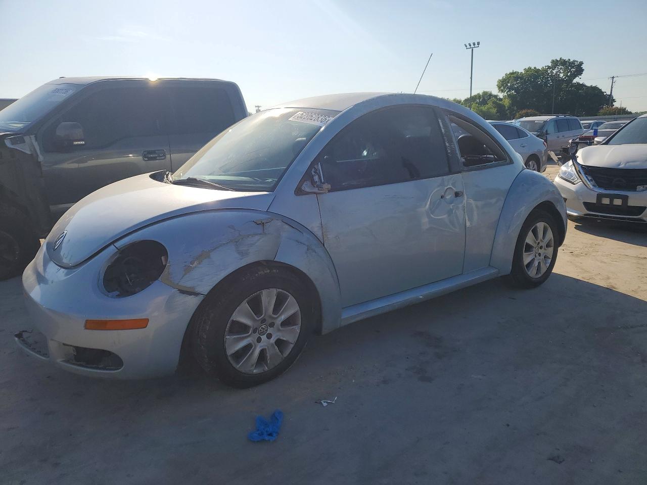 2009 Volkswagen Beetle S, VIN 3VWPG31C29M503301 — Front end
