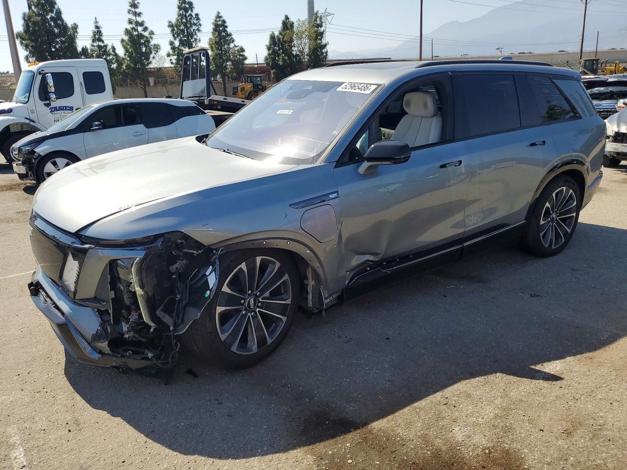 2026 Cadillac Vistiq Sport, VIN 1GYC3NML3TZ702975 — Перед