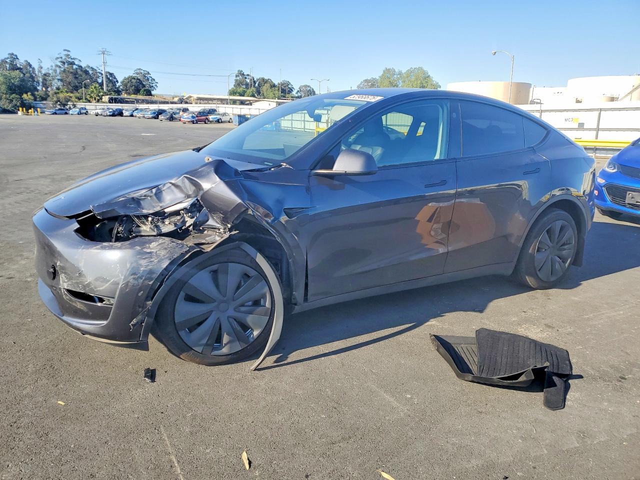 2024 Tesla Model Y Long Range, VIN 7SAYGDEE9RF988973 — Front end