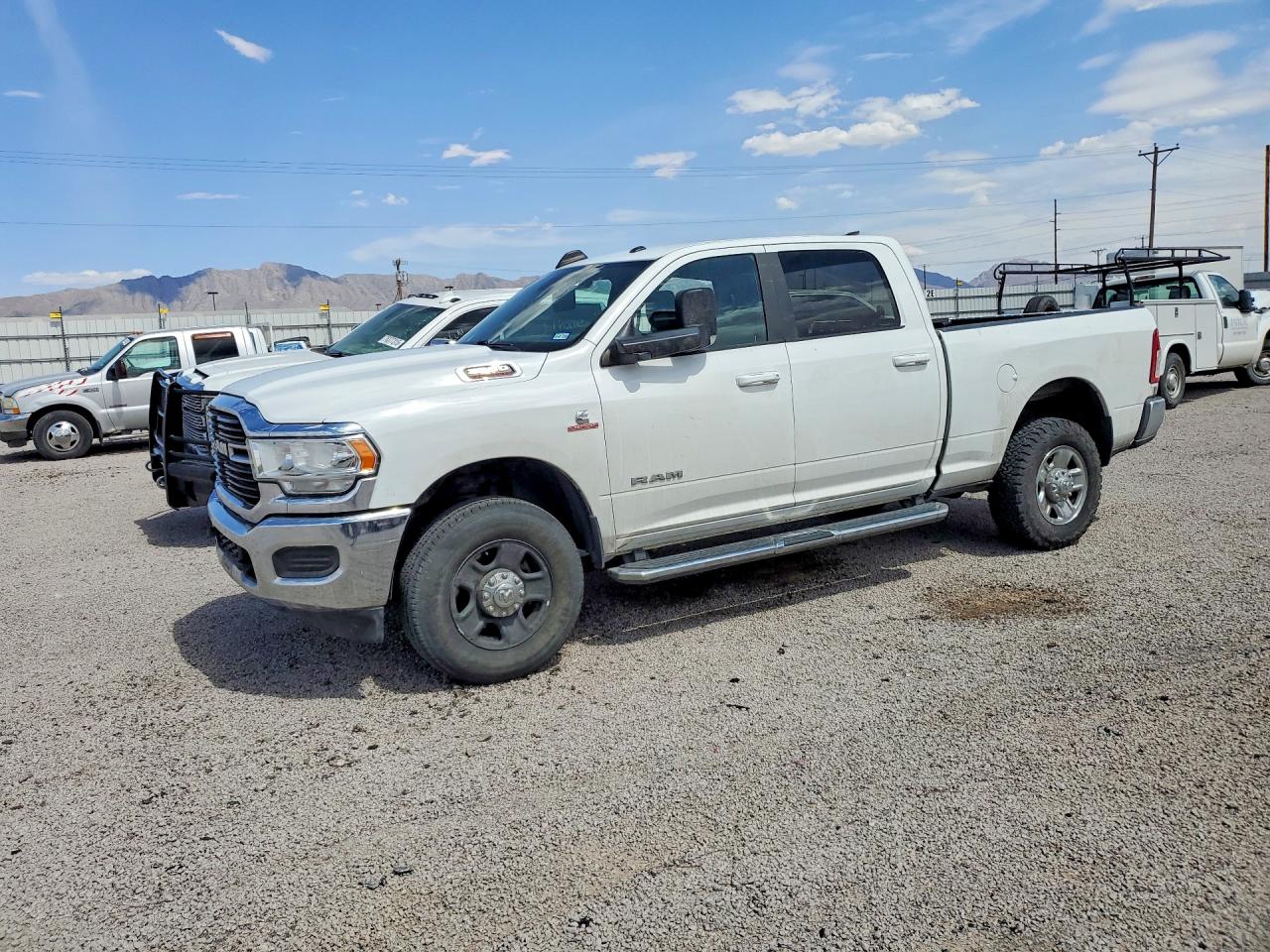 2021 Ram 3500 Big Horn, VIN 3C63R3DL1MG635679 — Бок