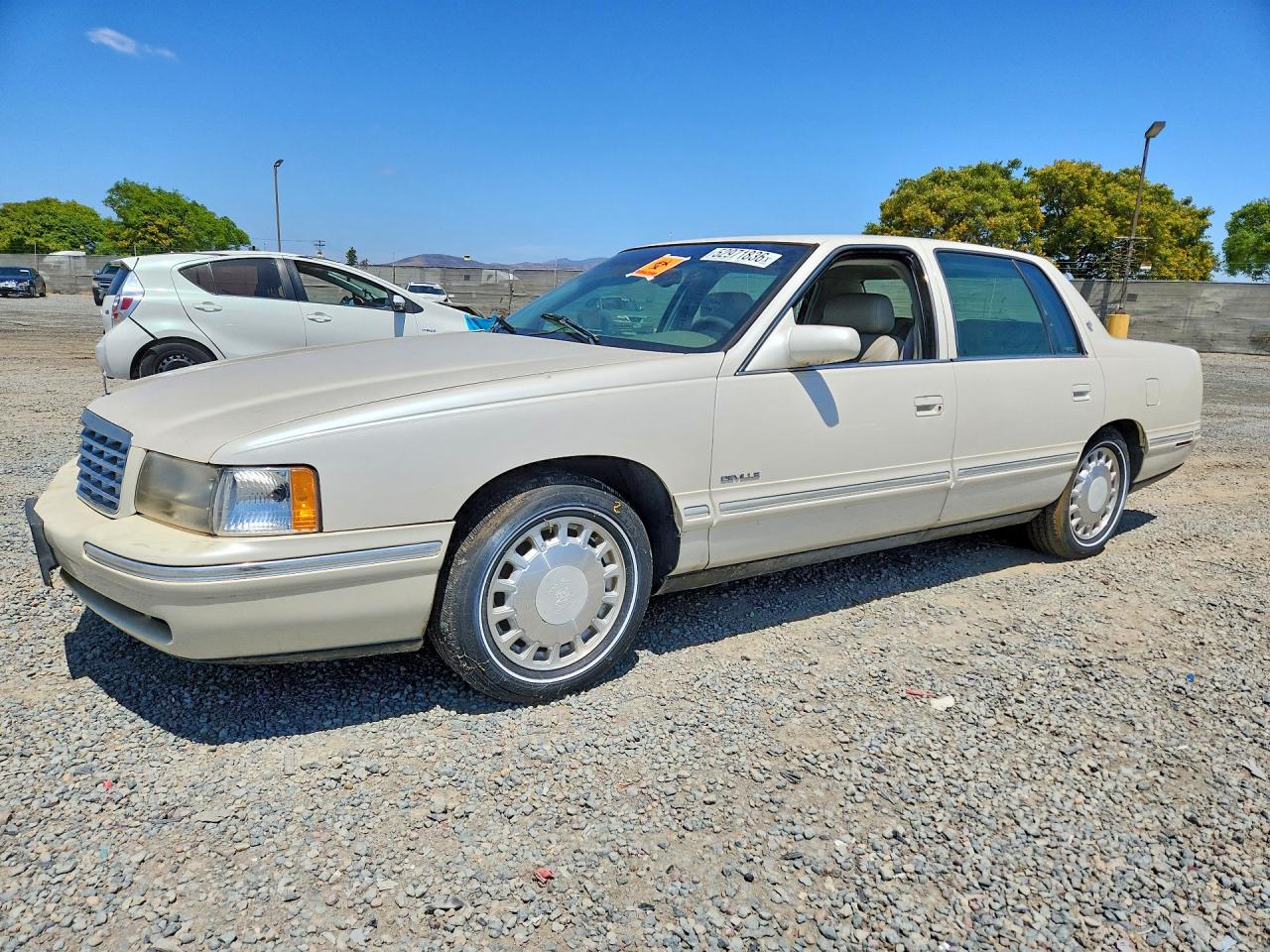 1999 Cadillac DeVille, VIN 1G6KD54Y7XU790056 — Front end