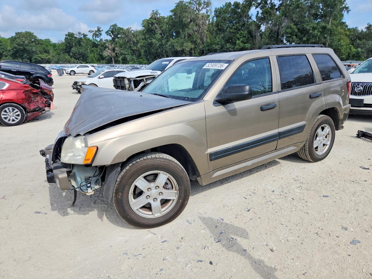 2006 Jeep Grand Cherokee Laredo, VIN 1J4GS48K36C295666 — Front end