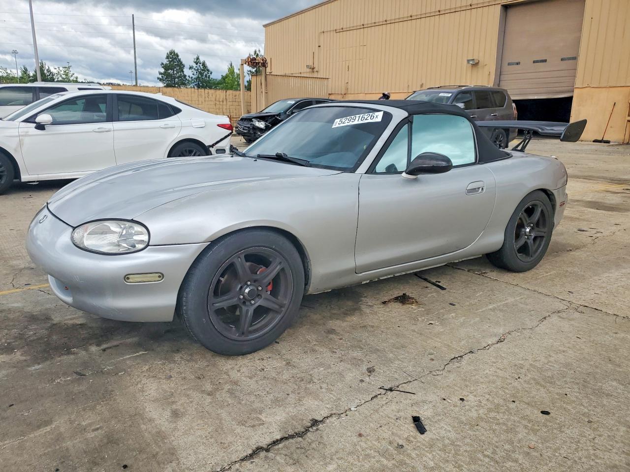 1999 Mazda MX-5 Miata, VIN JM1NB3534X0136274 — Minor dents and scratches