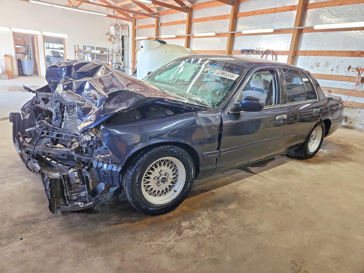 2001 Ford Crown Victoria, VIN 2FAFP73W21X151641 — Front end