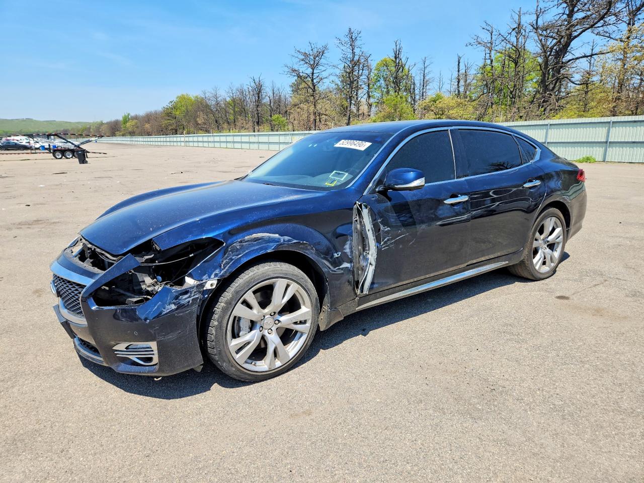 2016 Infiniti Q70, VIN JN1BY1PR0GM720643 — Front end