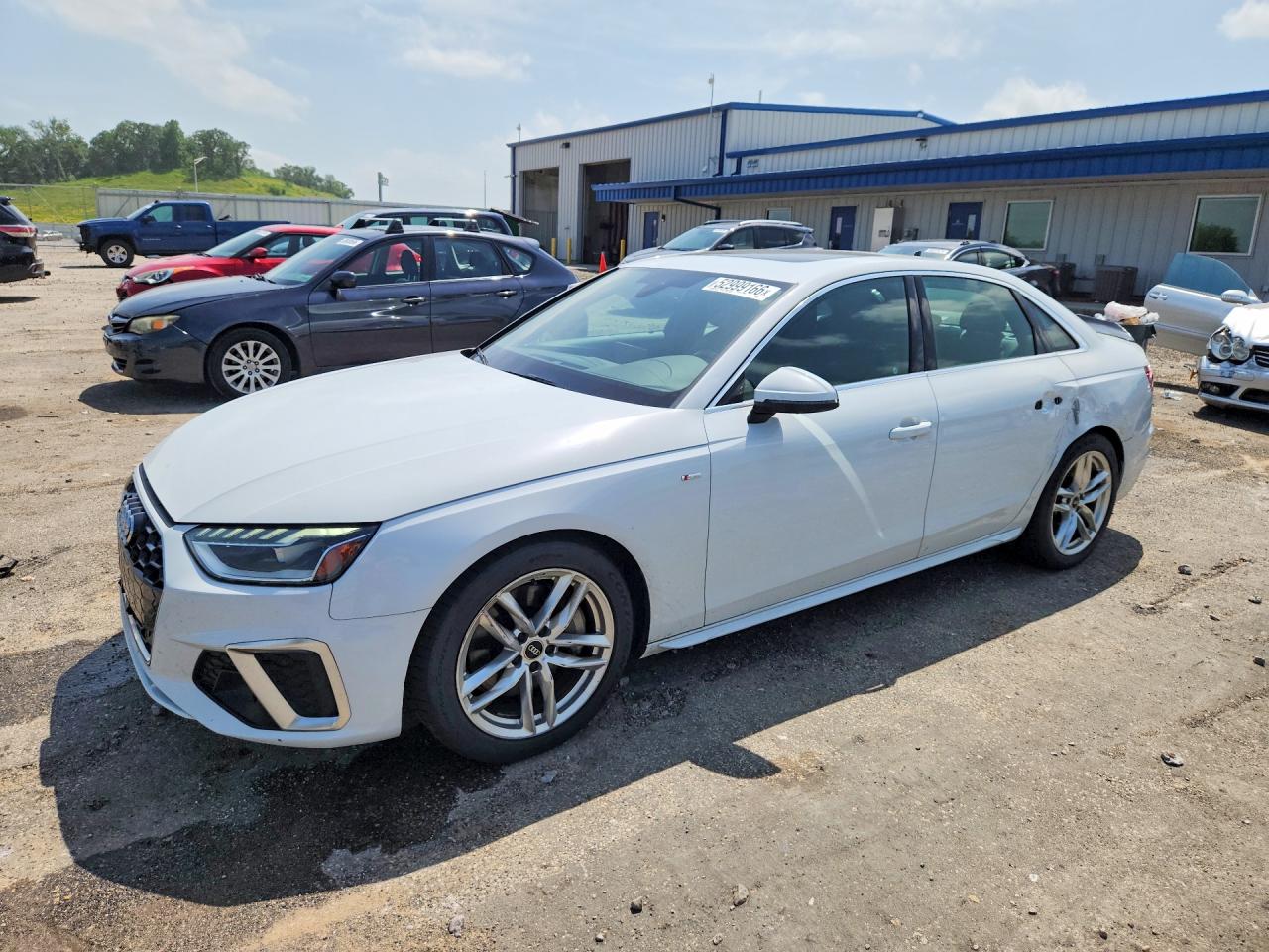 2022 Audi A4 S line Premium Plus, VIN WAUEAAF49NN008527 — Бок