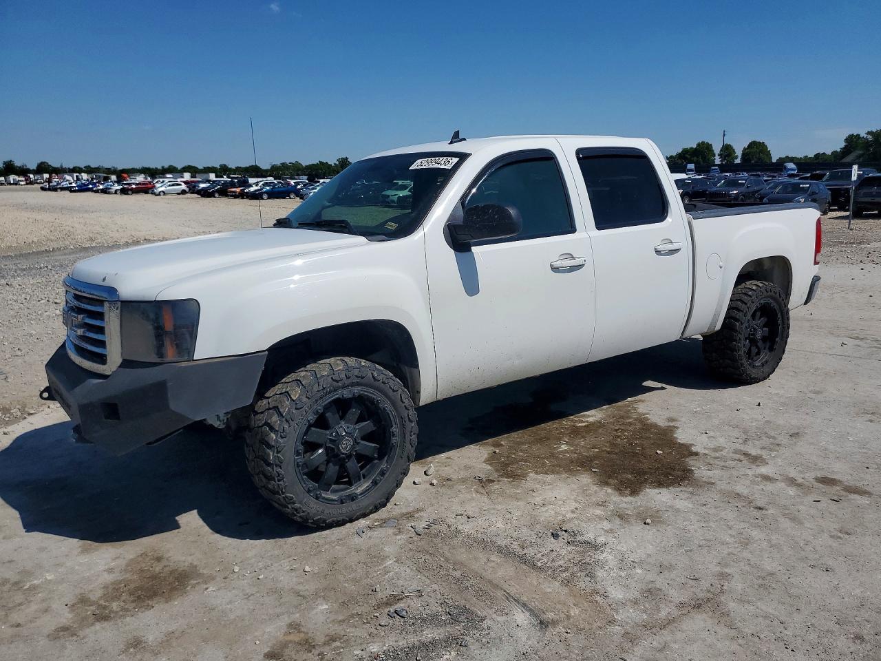 2010 GMC Sierra 1500 SLE, VIN 3GTRKVE24AG238620 — Side