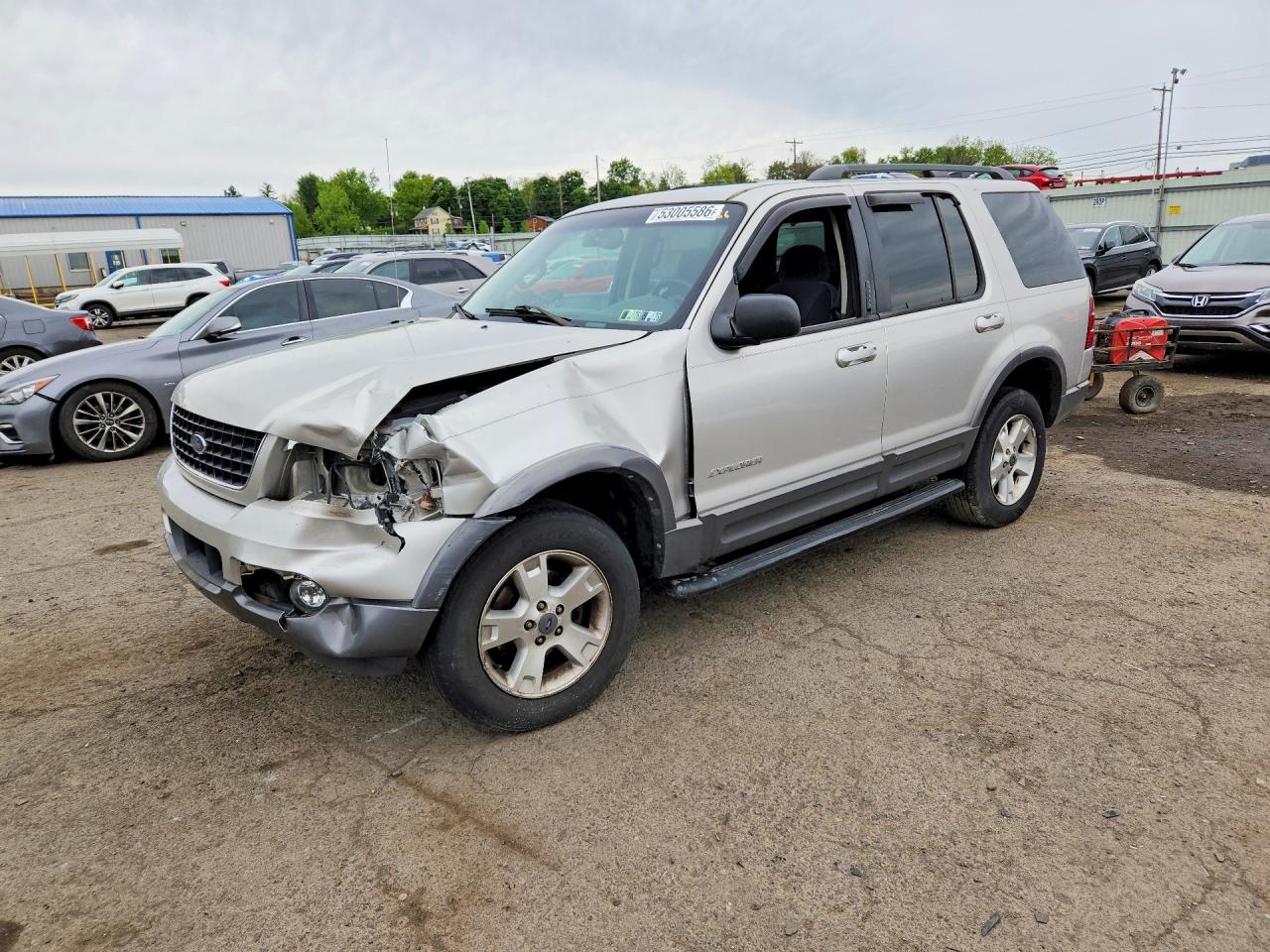 2002 Ford Explorer XLT, VIN 1FMZU73K22UD30084 — Front end