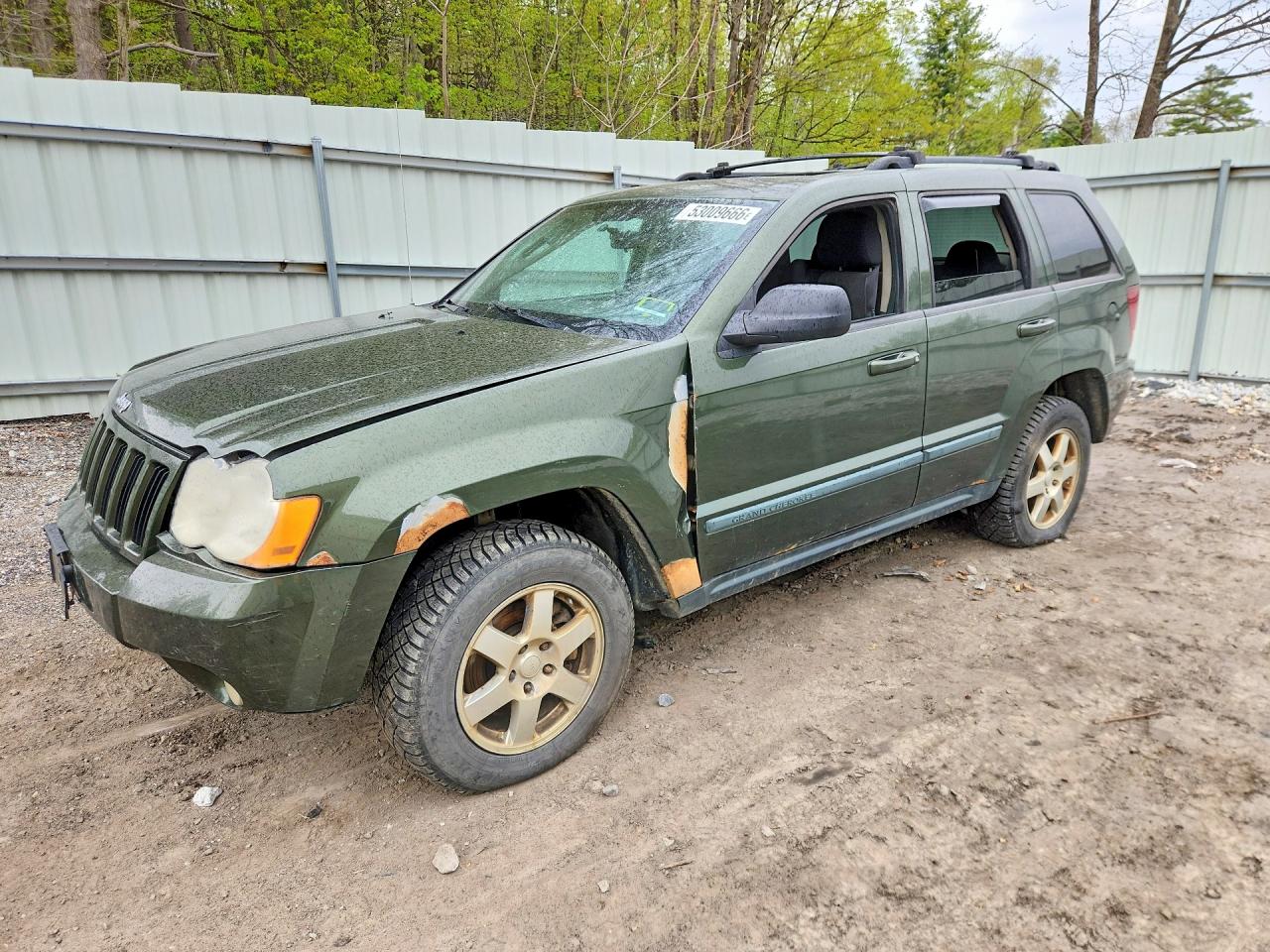 2008 Jeep Grand Cherokee Laredo, VIN 1J8GR48K68C240299 — Front end