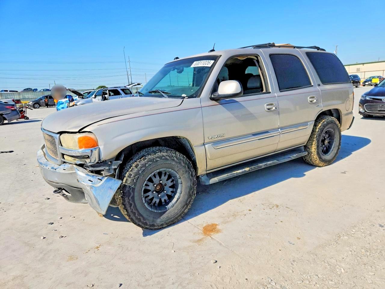 2005 GMC Yukon SLT, VIN 1GKEK13T15R276206 — Front end