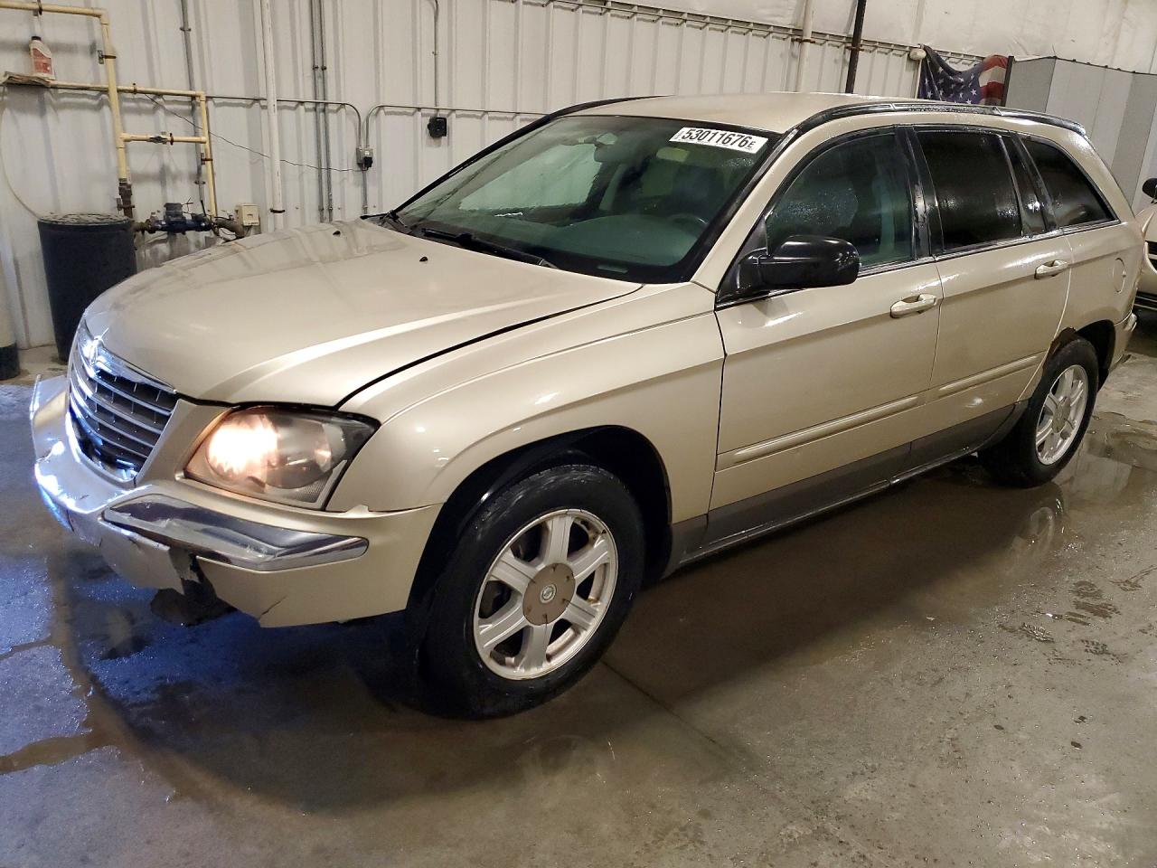 2005 Chrysler Pacifica Touring, VIN 2C4GF68455R531232 — Перед