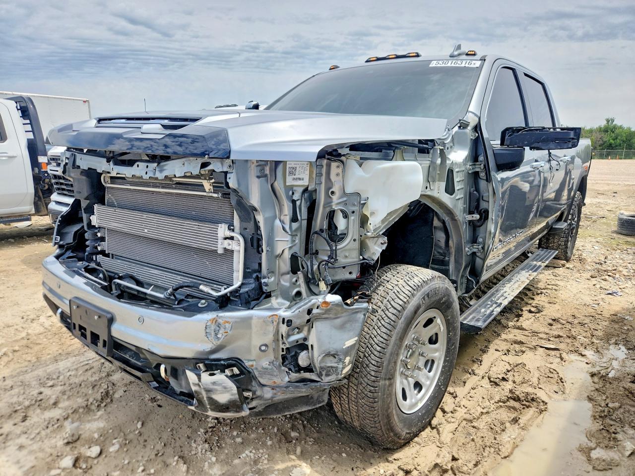 2025 GMC Sierra 2500HD Denali Ultimate, VIN 1GT4UXEYXSF238855 — Front end