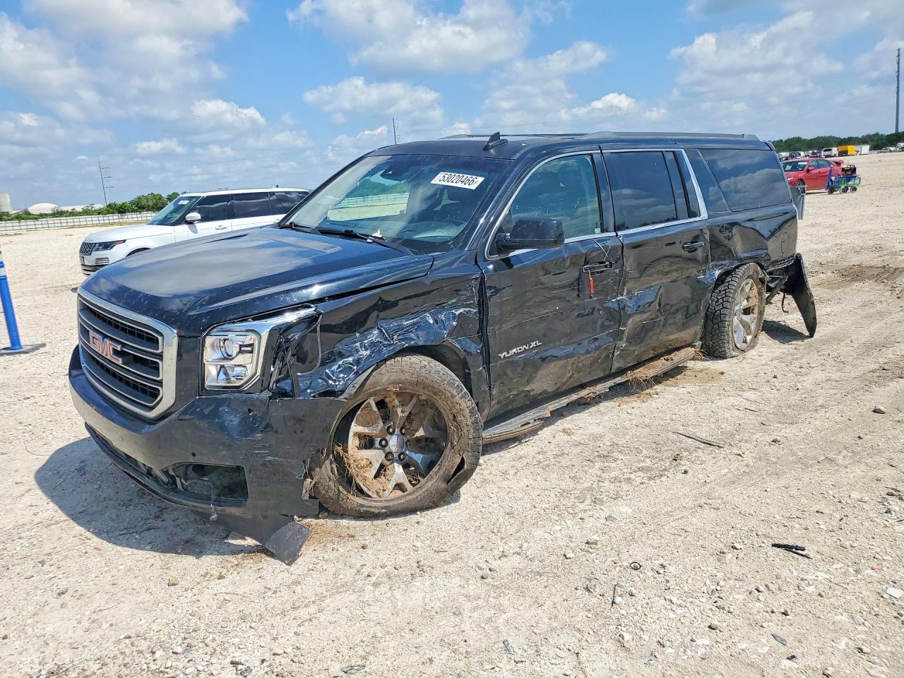 2016 GMC Yukon XL SLT, VIN 1GKS1GKCXGR402169 — Side