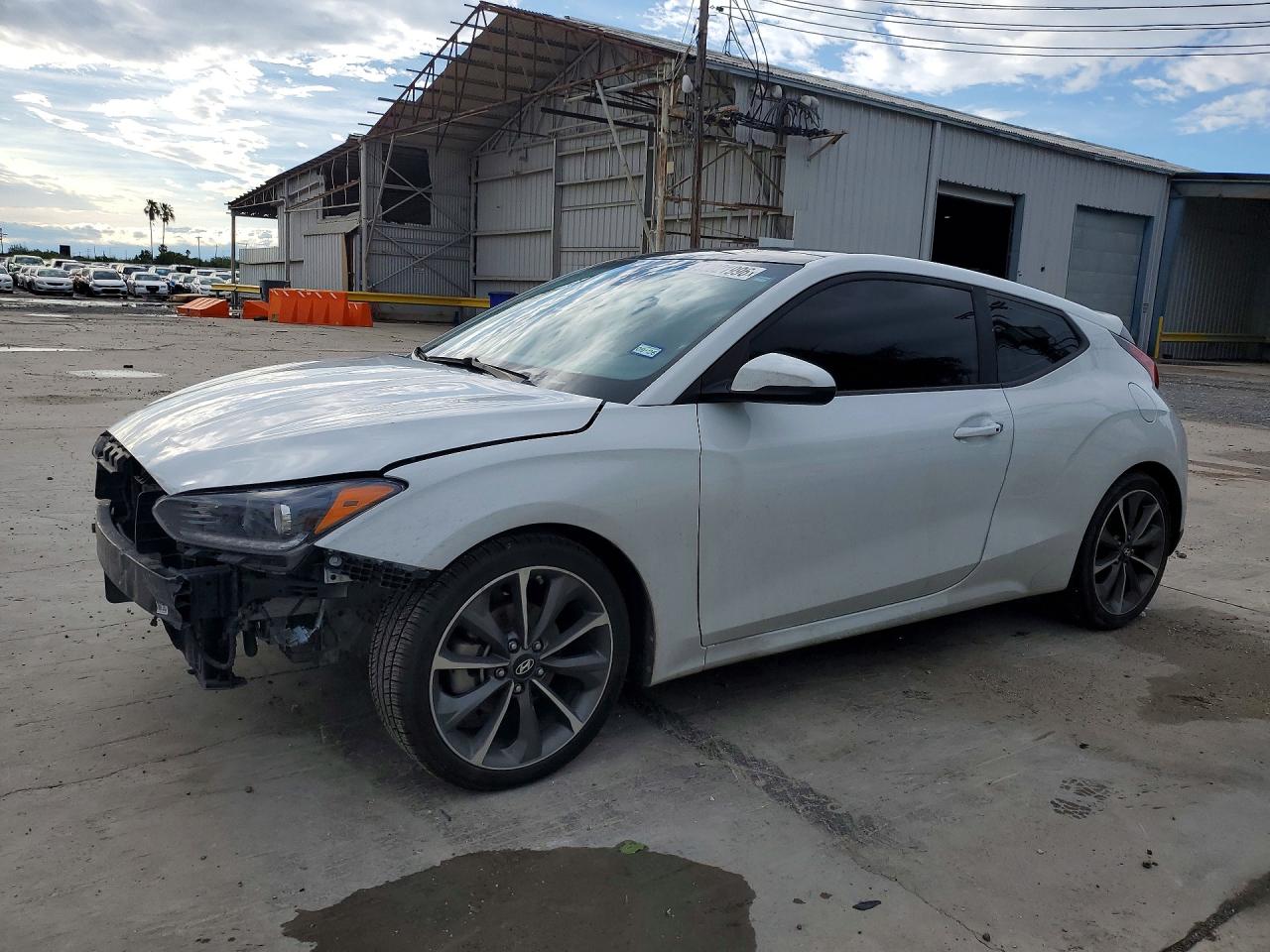 2020 Hyundai Veloster Premium, VIN KMHTG6AF4LU024843 — Перед