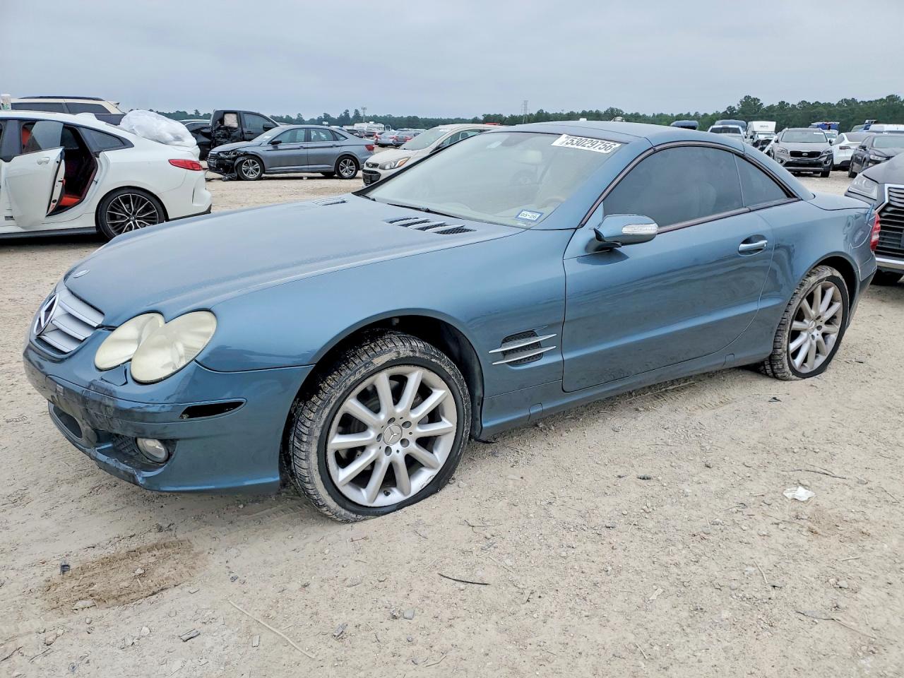 2007 Mercedes-Benz SL 550, VIN WDBSK71F37F132741 — Front end