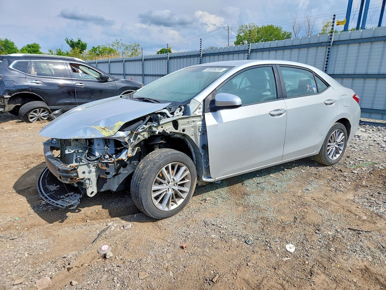 2014 Toyota Corolla LE, VIN 5YFBURHE6EP028545 — Front end