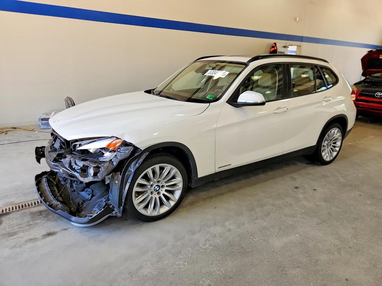 2015 BMW X1 sDrive28i, VIN WBAVM1C54FVW57108 — Front end