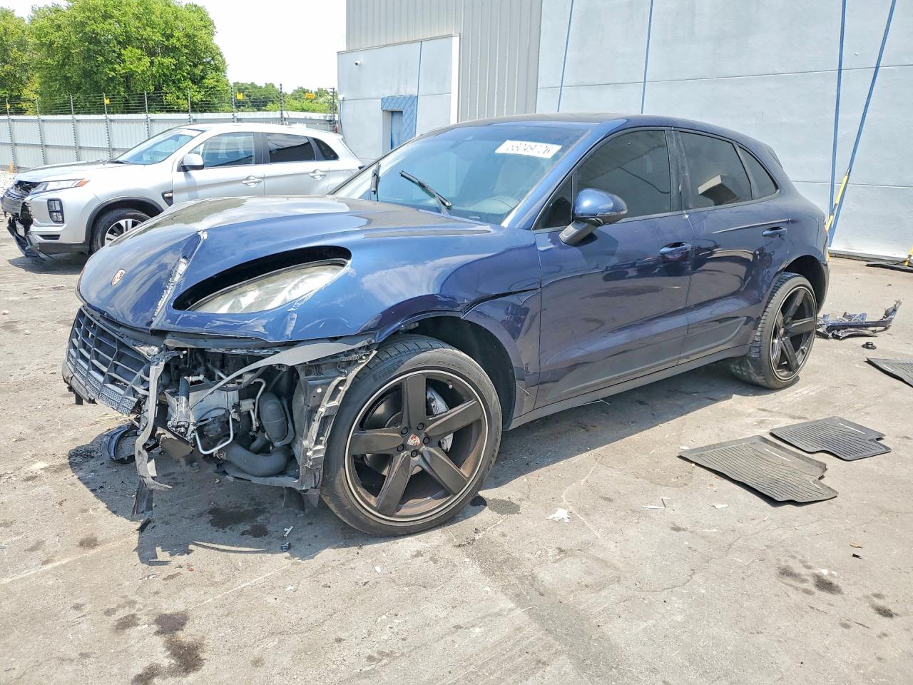 2017 Porsche Macan, VIN WP1AA2A52HLB09107 — Front end