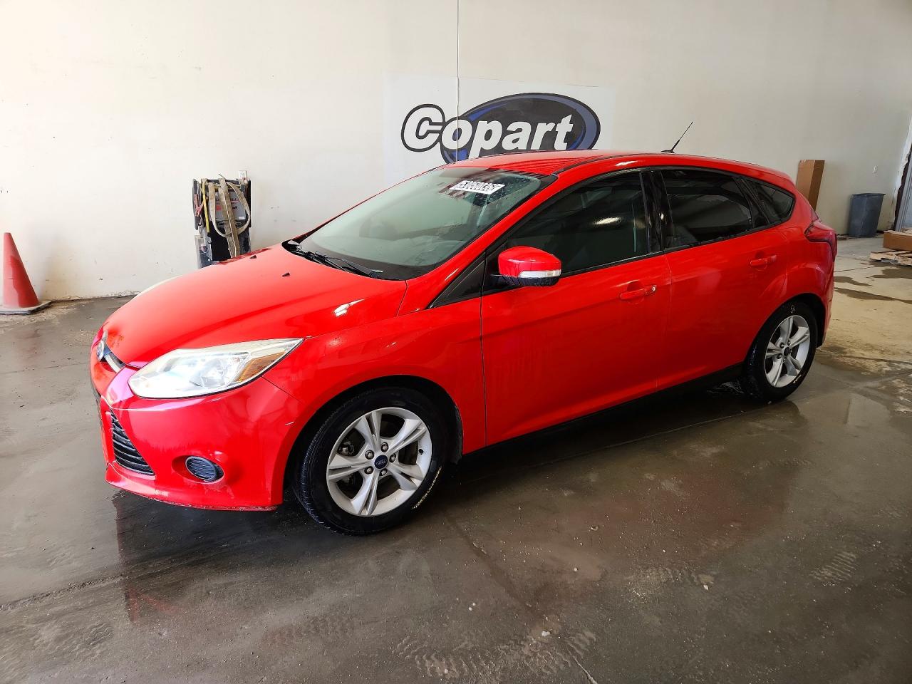 2014 Ford Focus SE, VIN 1FADP3K22EL442500 — Normal wear