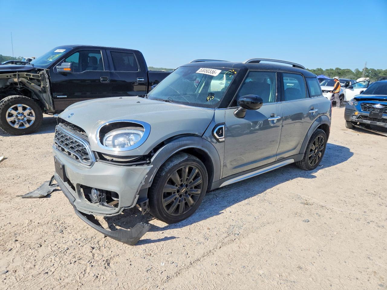 2020 MINI Countryman Cooper S, VIN WMZYW7C04L3L63328 — Перед