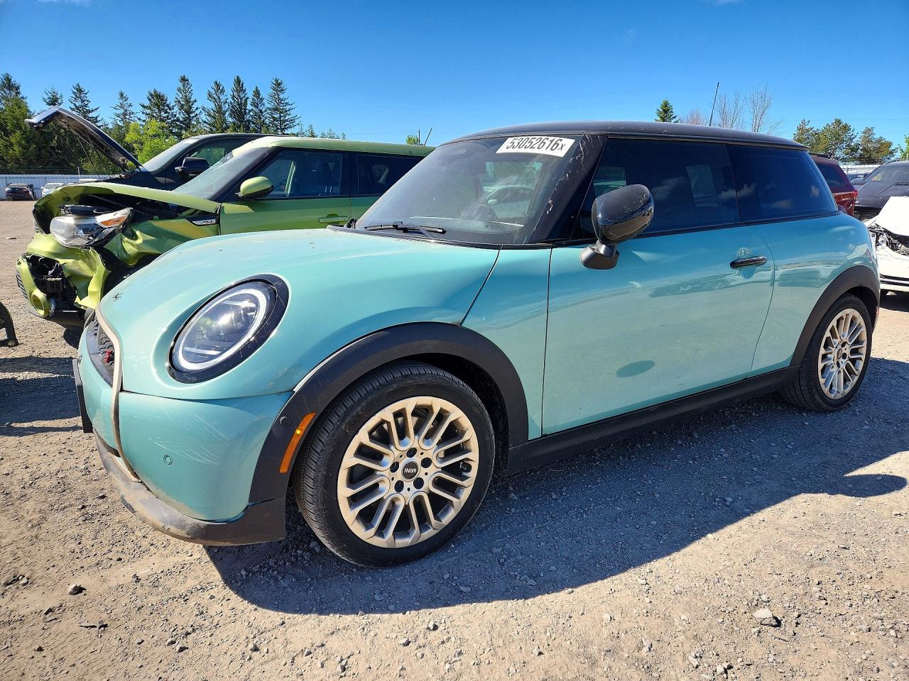 2025 MINI Hardtop Cooper S, VIN WMW23GD01S2X34167 — Перед