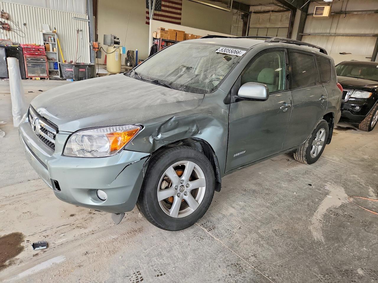 2006 Toyota RAV4 Limited, VIN JTMZK31V466000859 — Front end