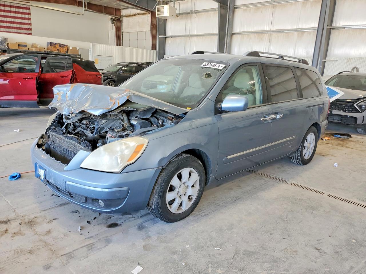 2007 Hyundai Entourage GLS, VIN KNDMC233X76014571 — Front end