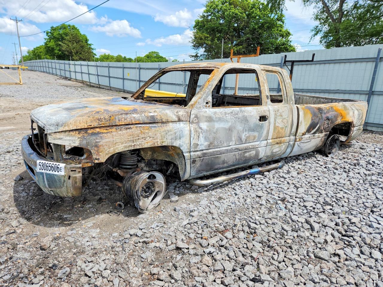 2000 Dodge 1500, VIN 3B7HF13Z8YG138135 — Пожар