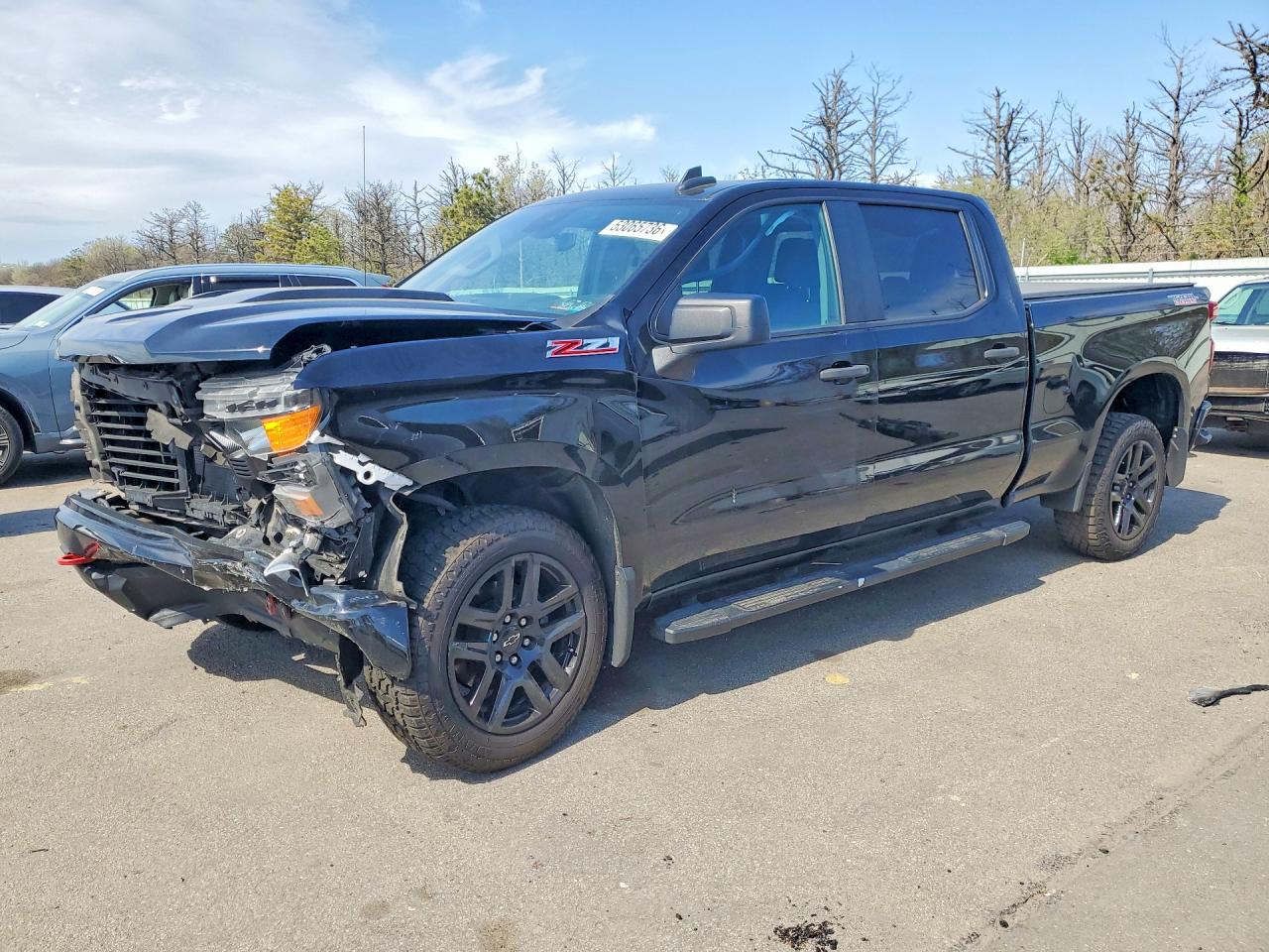 2022 Chevrolet Silverado 1500 Custom Trail Boss, VIN 3GCPDCED1NG616132 — Front end