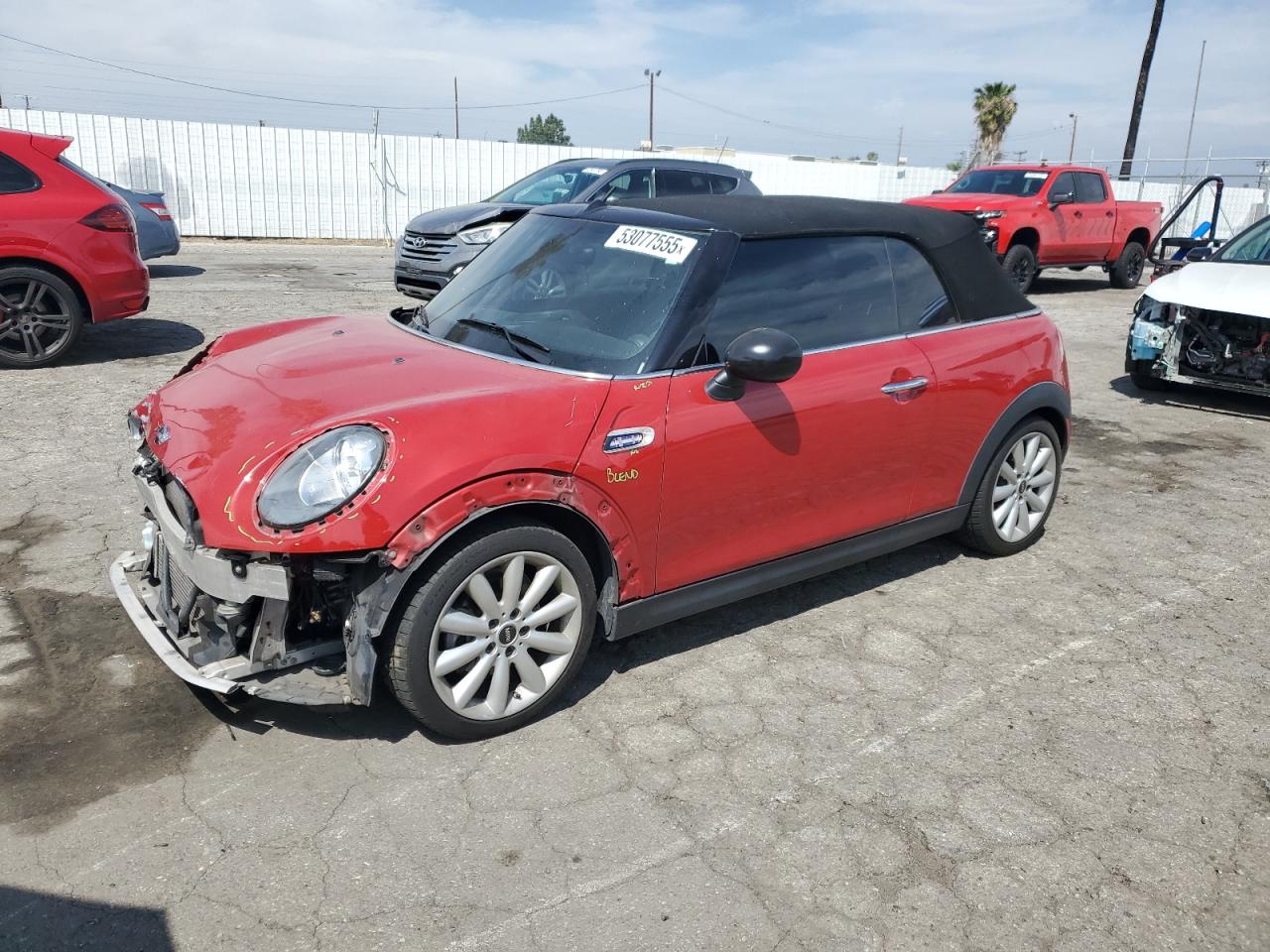 2016 MINI Convertible, VIN WMWWG5C54G3C19062 — Перед
