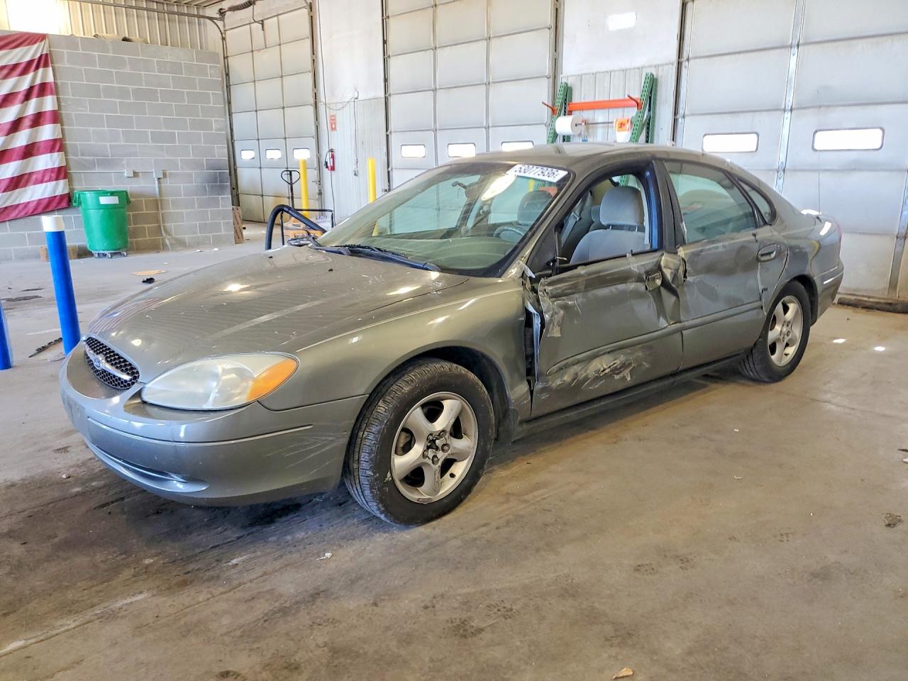 2001 Ford Taurus SES, VIN 1FAFP55U11A287252 — Бок