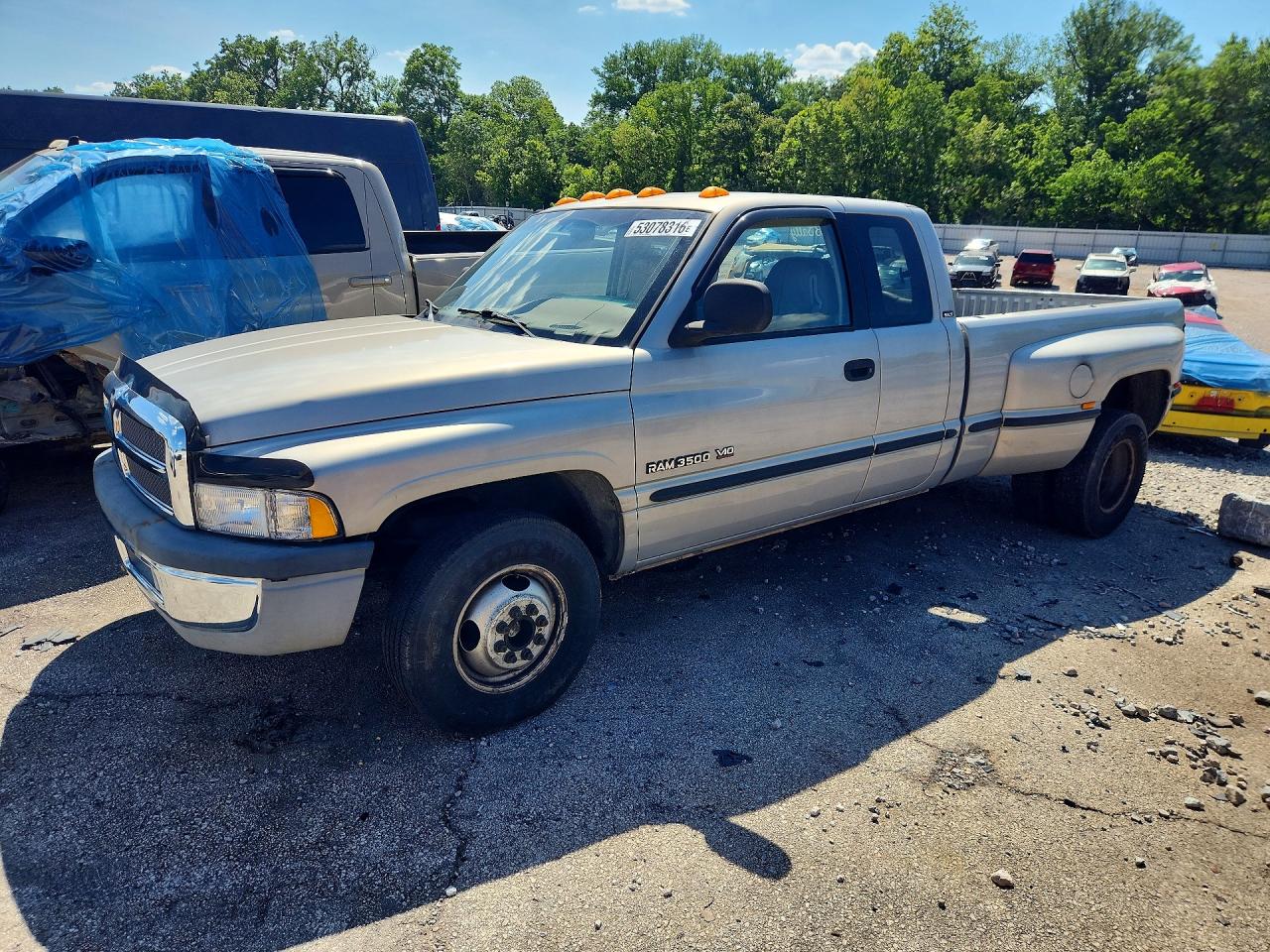1999 Dodge 3500, VIN 1B7MC33W9XJ637046 — Перед