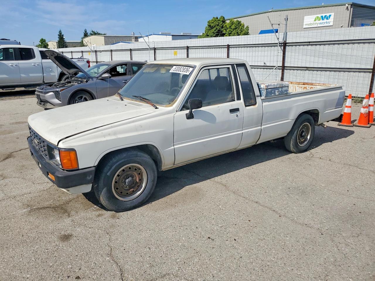 1986 Toyota Pickup, VIN JT4RN70D6G0012118 — Minor dents and scratches