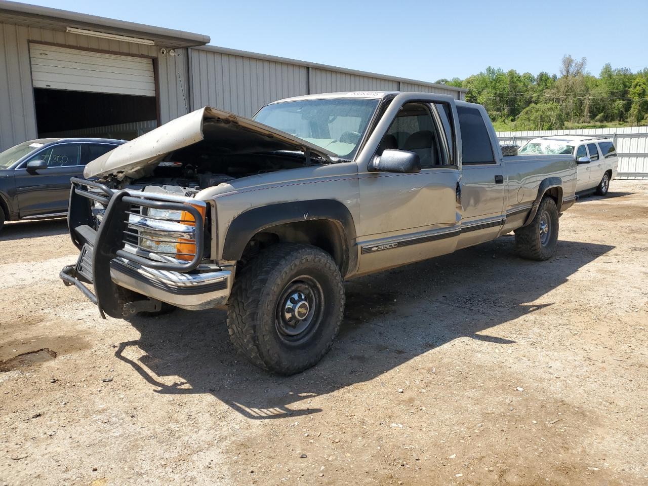 2000 Chevrolet Silverado 3500, VIN 1GCHK33J6YF516293 — Side
