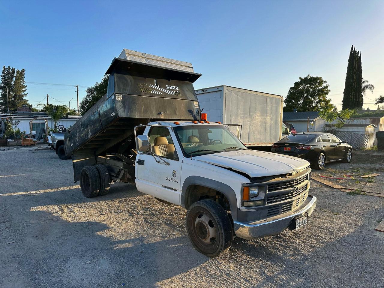 2000 Chevrolet Silverado 3500, VIN 1GBKC34J8YF477194 — Normal wear