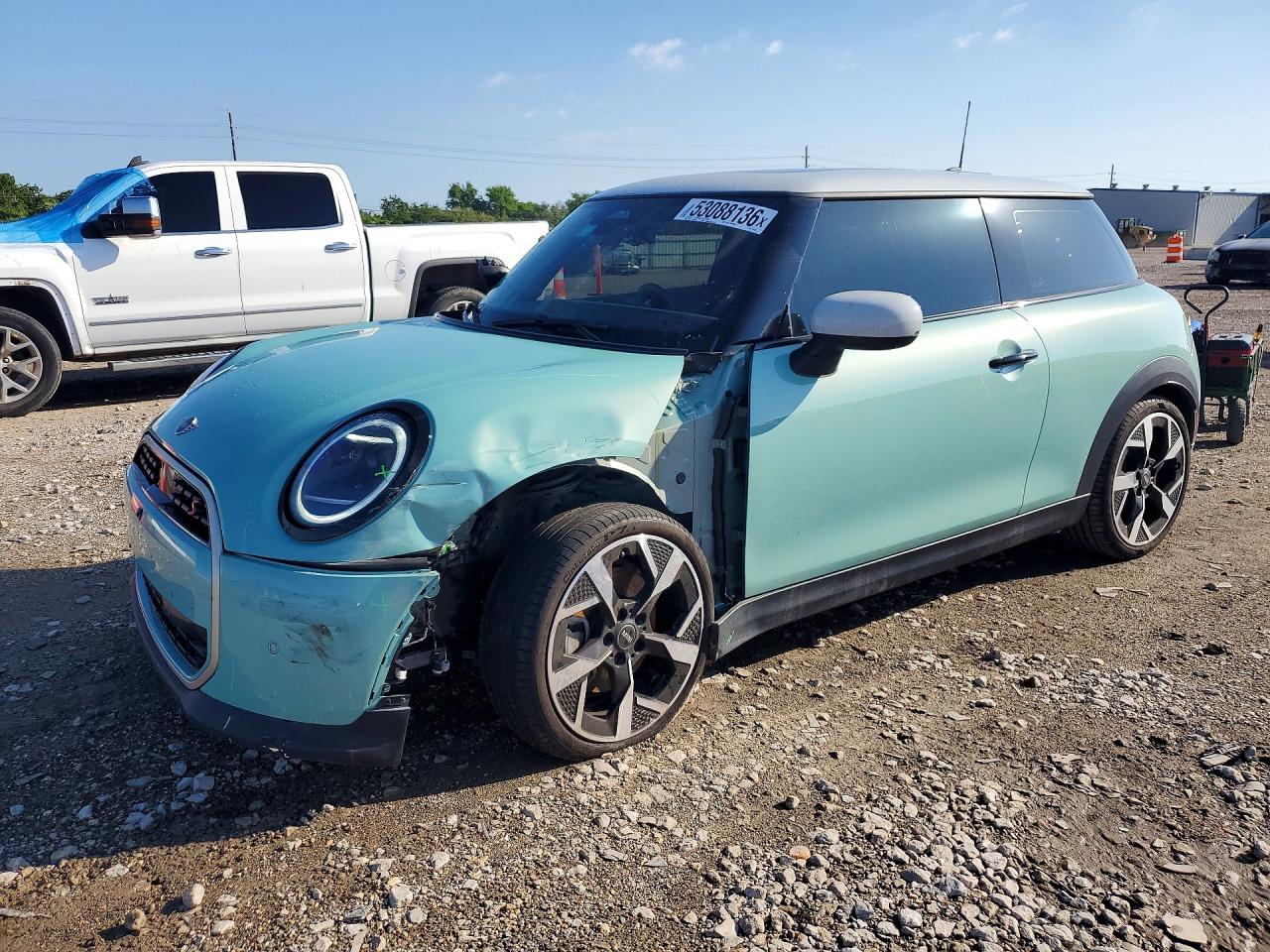 2025 MINI Hardtop Cooper S, VIN WMW23GD02S2W71547 — Перед