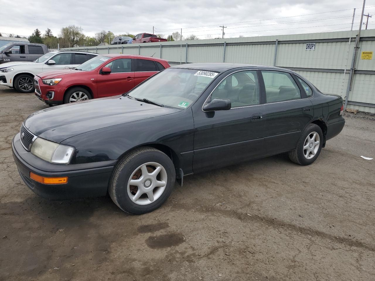 1997 Toyota Avalon XL, VIN 4T1BF12B1VU194142 — Minor dents and scratches