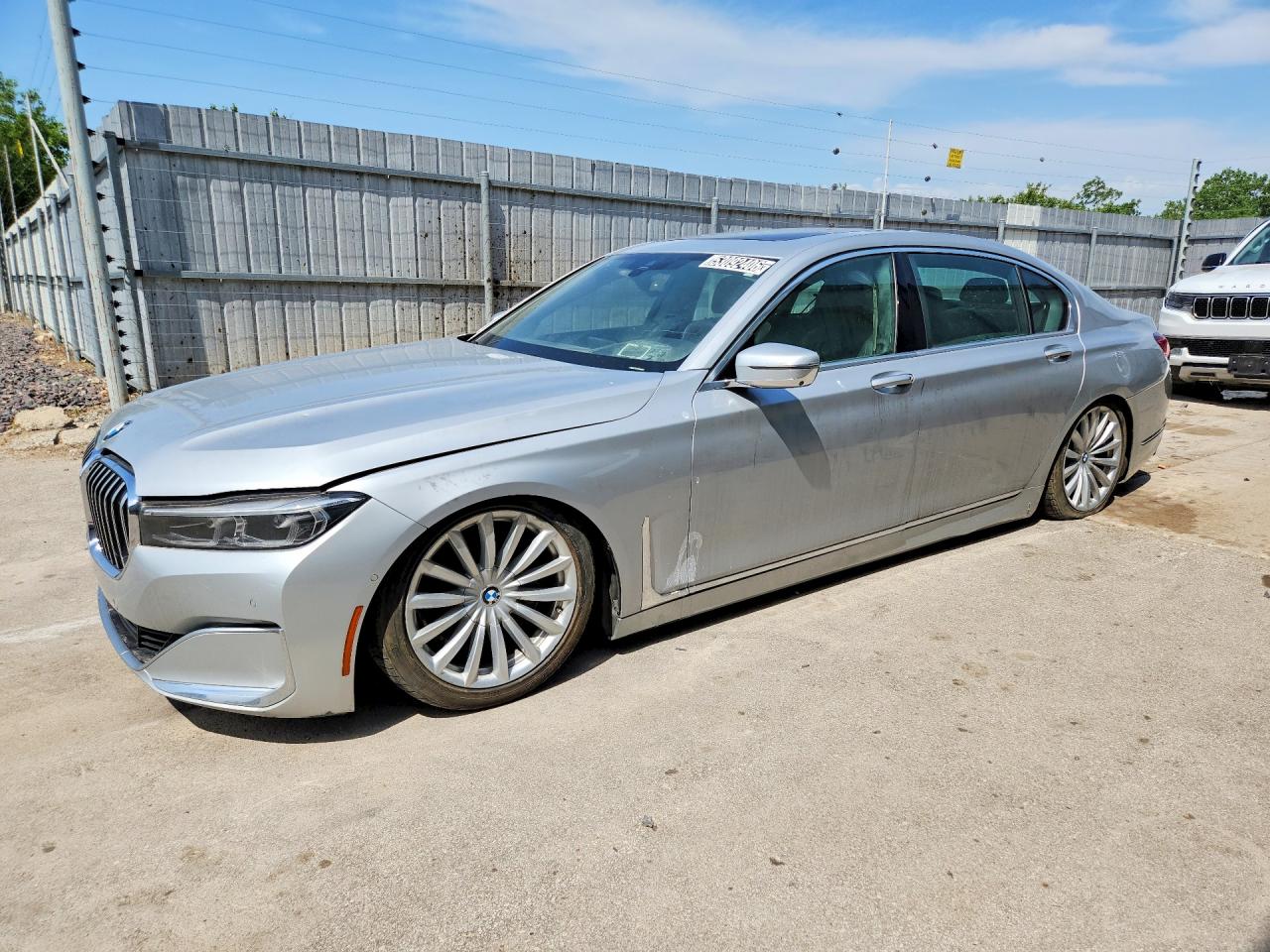 2020 BMW 7 Series 740i, VIN WBA7T2C02LCE39345 — Пожар в салоне