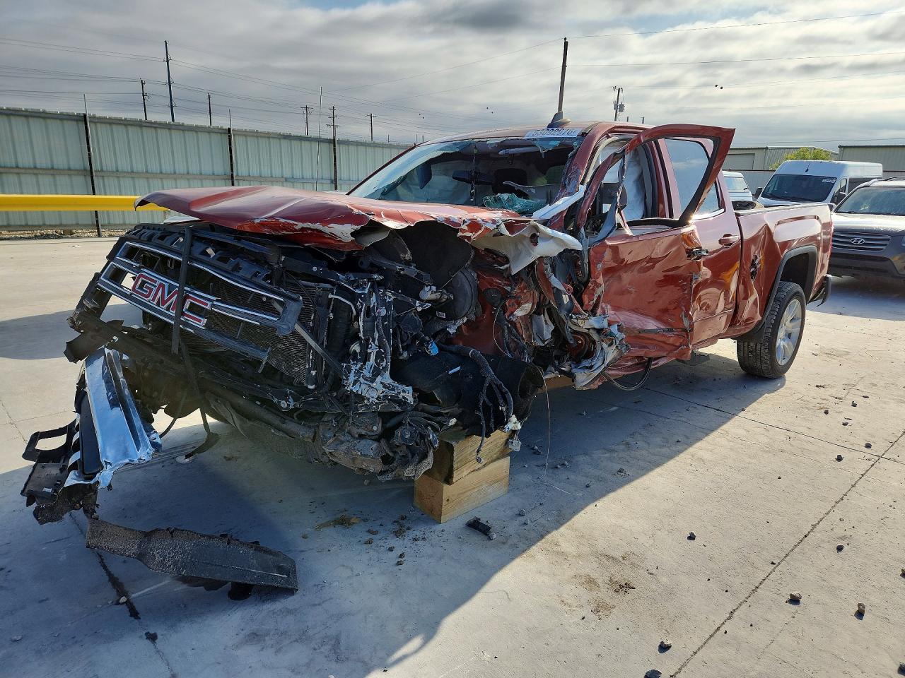 2015 GMC Sierra 1500 SLE, VIN 1GTV2UEC6FZ193754 — Front end