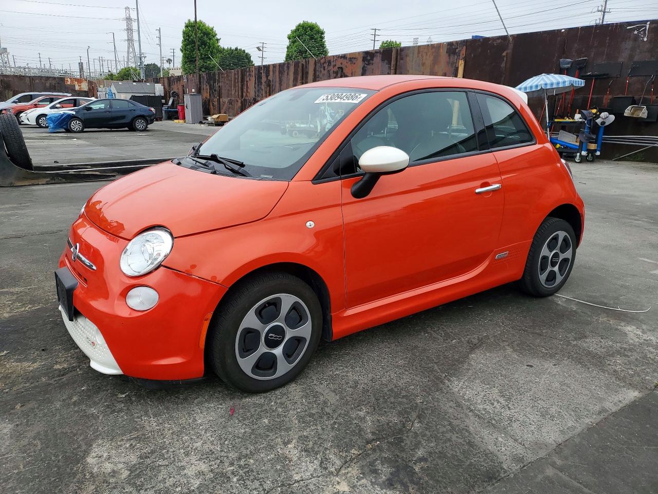 2017 FIAT 500e, VIN 3C3CFFGEXHT600639 — Front end